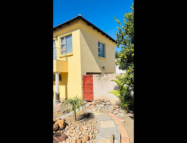 3 BEDROOM FREEHOLD FOR SALE IN THERESAPARK